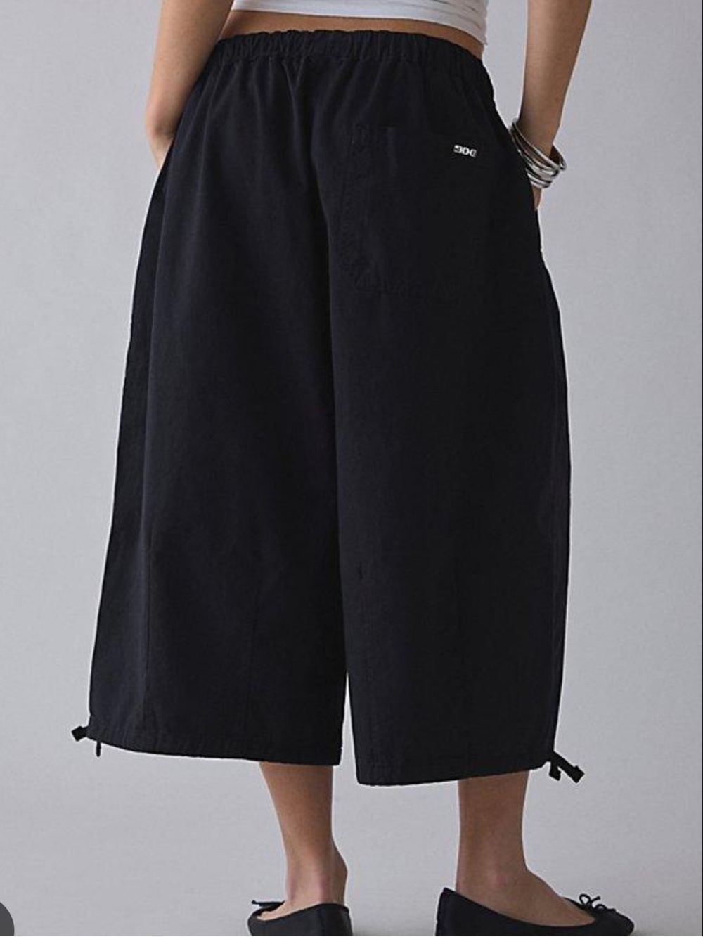 BDG BOBBI cropped pull on Black Wide-Leg Cropped Shorts pants